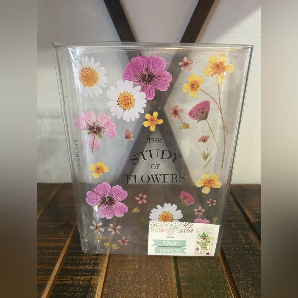 Target Bullseye Playground Acrylic Book Vase THE STUDY OF FLOWERS 2025 8” NEW